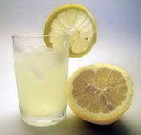 4 причины в пользу замены кофе на воду с лимоном