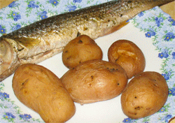Пикник дома: рыба и картошка в фольге