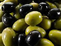 Названы полезные и вредные свойства оливок для организма