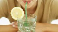 Почему нужно пить воду с лимоном каждое утро