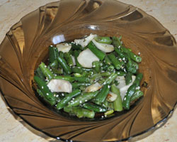 Теплый салат из топинамбура с зеленой фасолью